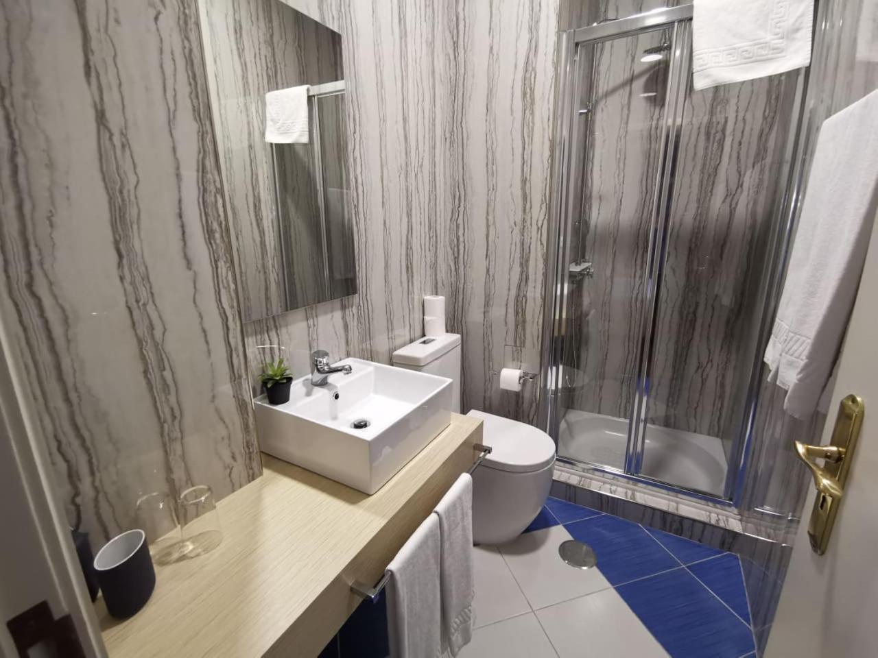 Residencial Dora 2*